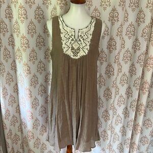 Luxology Sleeveless Dress with beaded and embroidered Detail 10